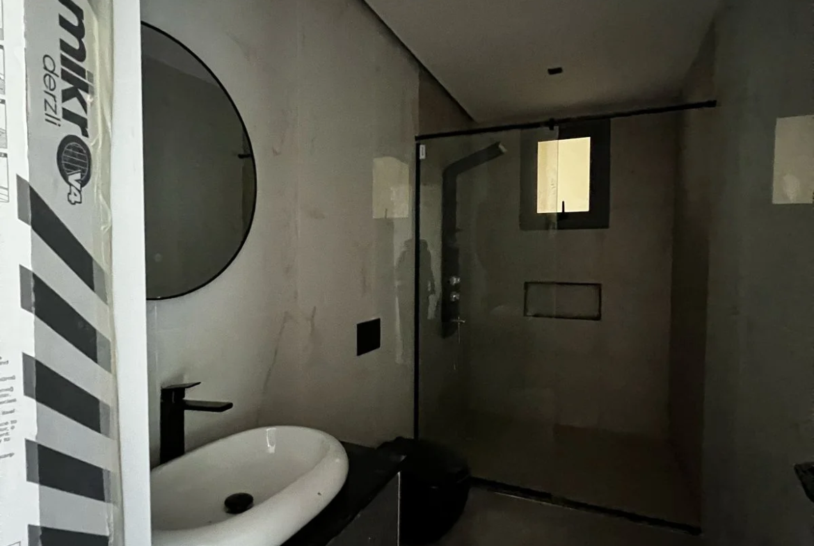Luxurious 5 Bedroom Townhouse with DSQ for Sale