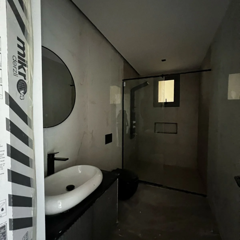 Luxurious 5 Bedroom Townhouse with DSQ for Sale