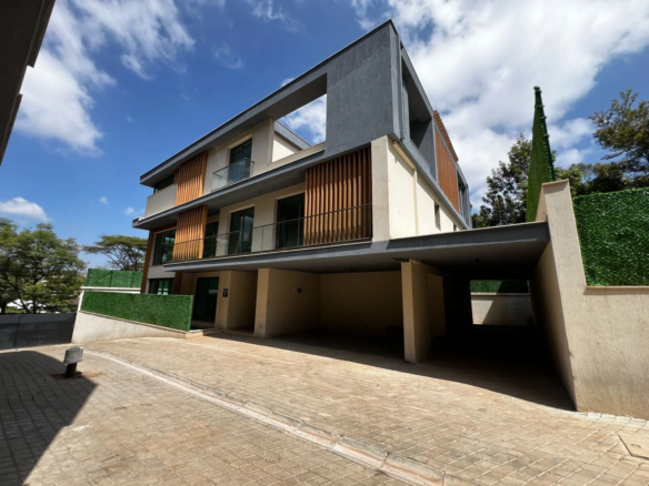 Luxurious 5 Bedroom Townhouse with DSQ for Sale