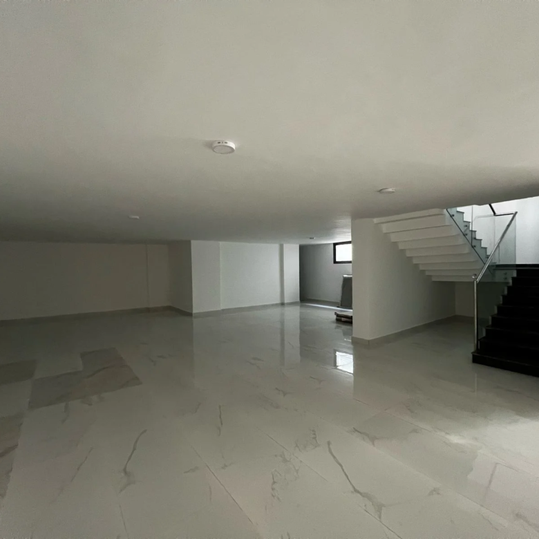 Luxurious 5 Bedroom Townhouse with DSQ for Sale