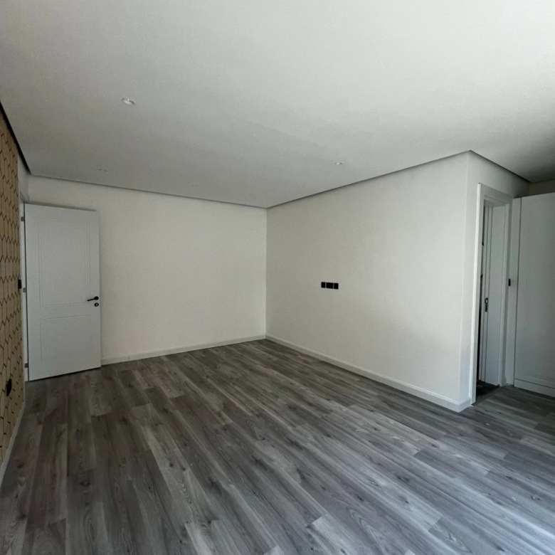 Luxurious 5 Bedroom Townhouse with DSQ for Sale