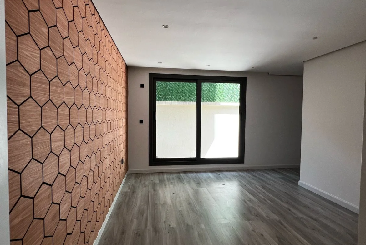 Luxurious 5 Bedroom Townhouse with DSQ for Sale