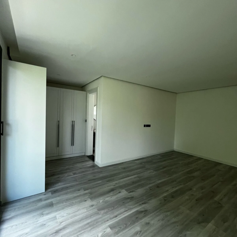 Luxurious 5 Bedroom Townhouse with DSQ for Sale